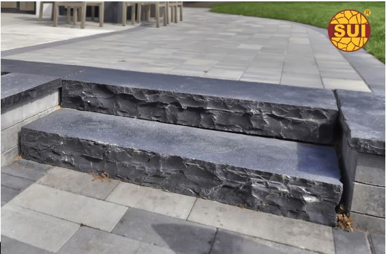 How Landscape Designers Use Stepping Stones to Add Character to Outdoor Spaces?